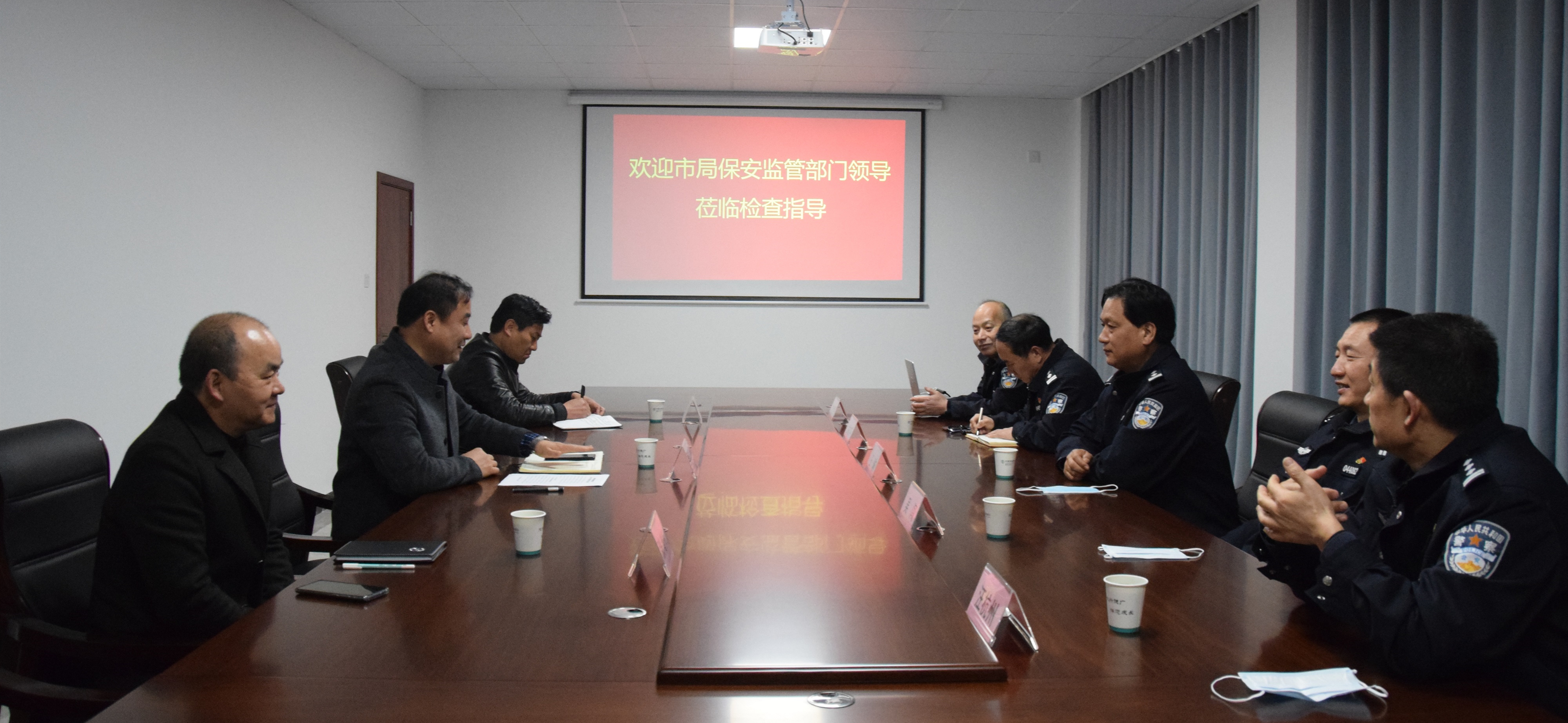 宿州市公安局保安監(jiān)管部門領導一行蒞臨公司檢查指導工作(圖1) 宿州市公安局保安監(jiān)管部門領導一行蒞臨公司檢查指導工作(圖1)