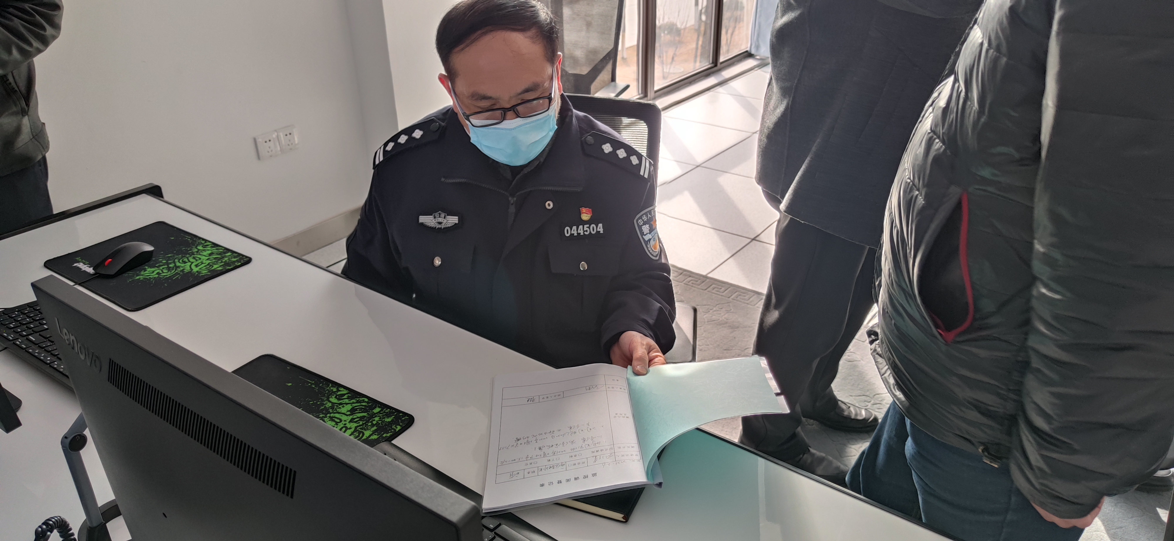 宿州市公安局保安監(jiān)管部門領導一行蒞臨公司檢查指導工作(圖2) 宿州市公安局保安監(jiān)管部門領導一行蒞臨公司檢查指導工作(圖2)