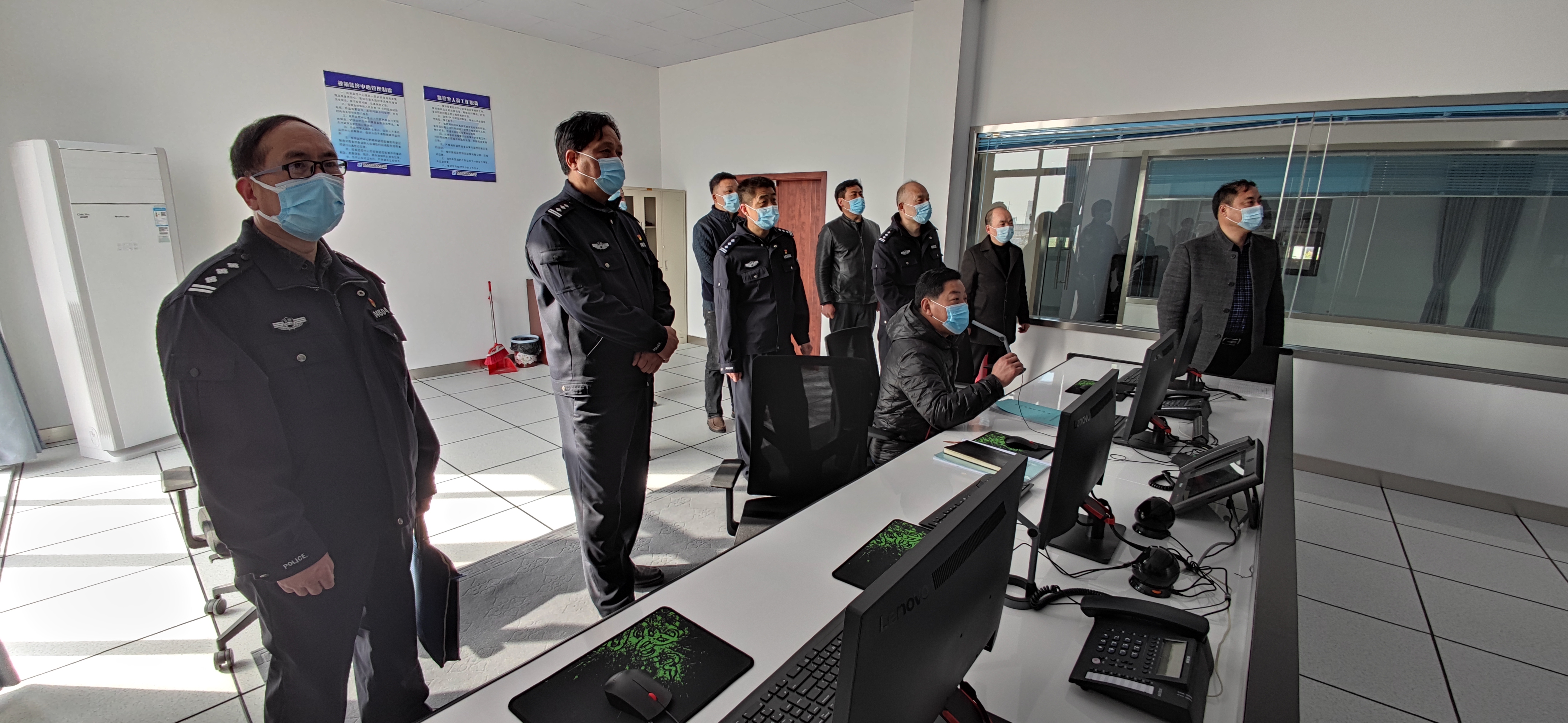 宿州市公安局保安監(jiān)管部門領導一行蒞臨公司檢查指導工作(圖5) 宿州市公安局保安監(jiān)管部門領導一行蒞臨公司檢查指導工作(圖5)